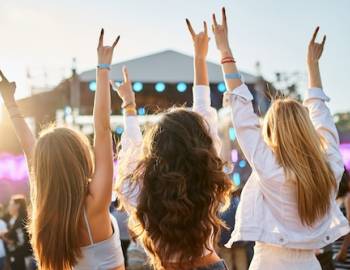 friends enjoying a rock concert