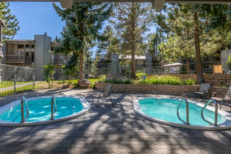 Sierra Park Villas pool and spa area in downtown Mammoth Lakes