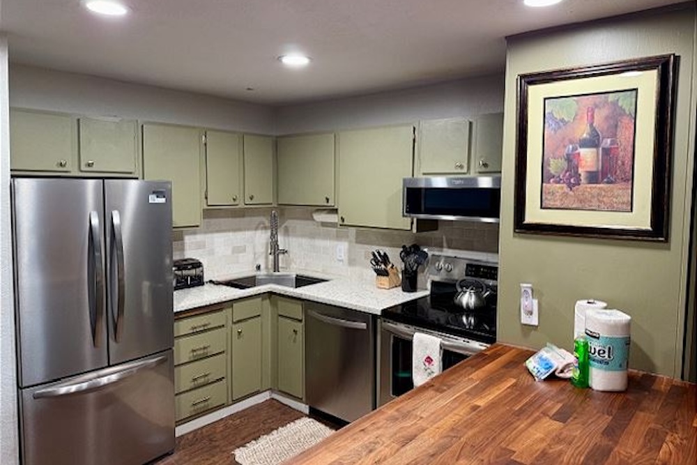 The kitchen at Mammoth Ski and Racquet Club #33.