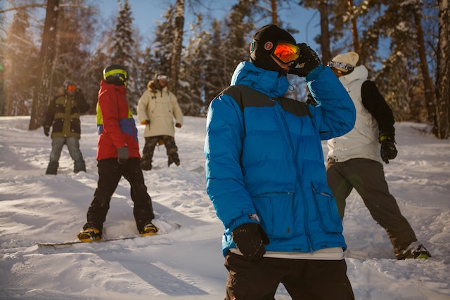 Group of snowboarders